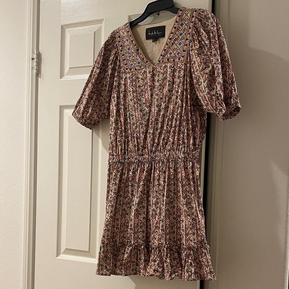 Nicole Miller Collection- Boden Rust-Pink Floral Print V-Neck Mini Dress